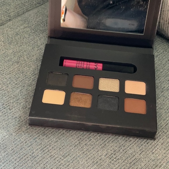 Makeup Bundle:  Brushes, Eyeshadow and small zippered bag NEVER USED - Picture 2 of 11